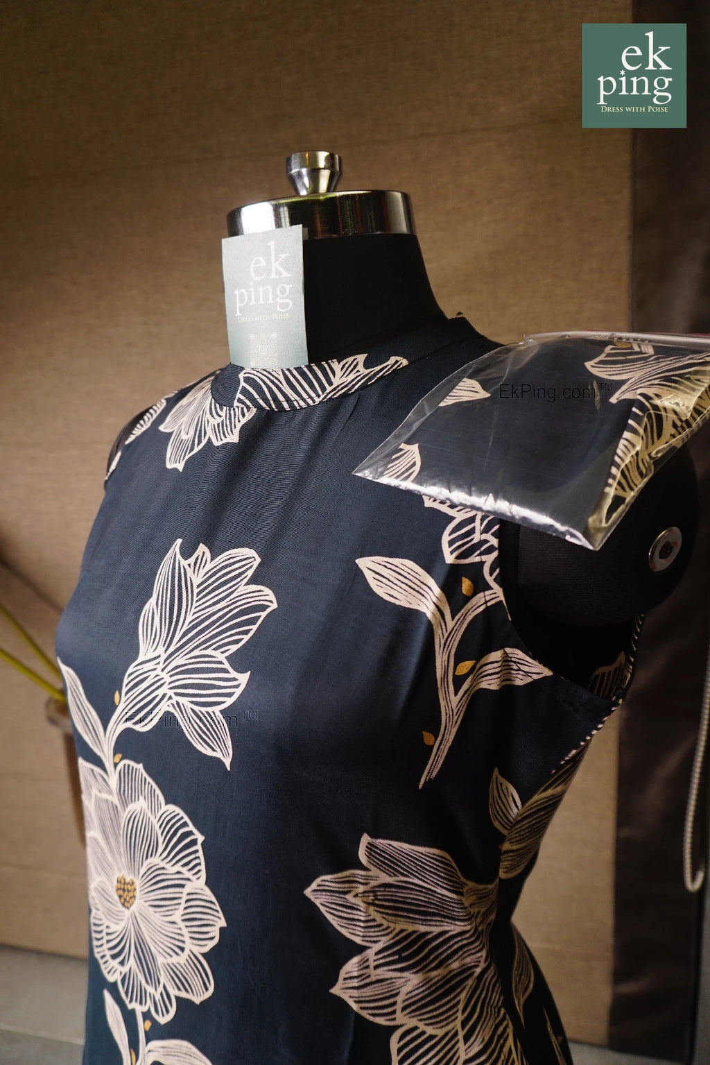 sleeveless office wear with floral patterns on a manequin against a brown background, featuring the brand 'ek ping'.